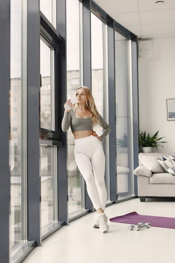blonde-posing-lady-sport-suit-woman-home-by-window_1157-43910